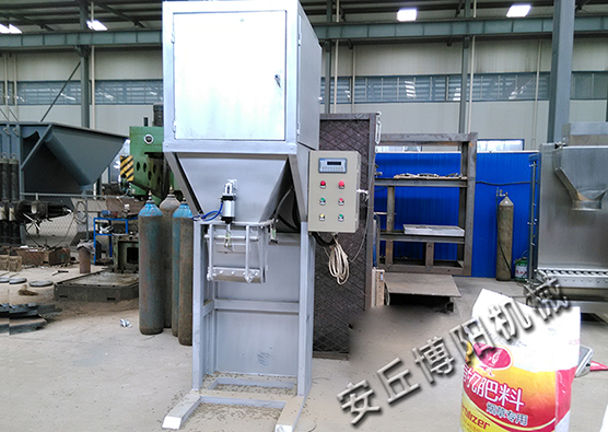 化肥行業(yè)的自動定量包裝機(jī)更適合灌裝作業(yè)