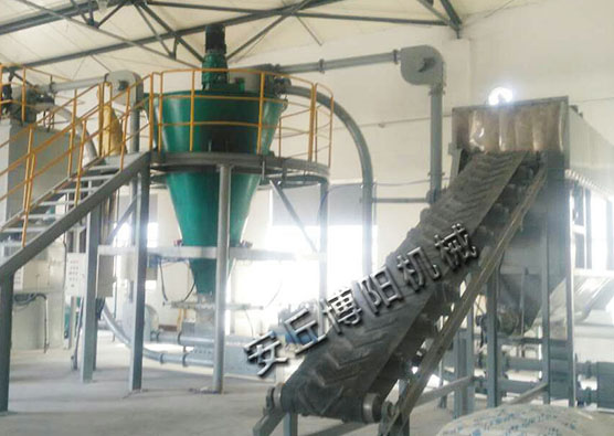 無塵輸送機(jī)搭配管鏈輸送機(jī)，就解決了車間的揚(yáng)塵問題