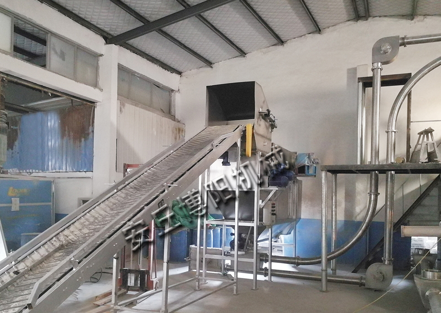 鈦白粉自動拆包投料設(shè)備出現(xiàn)的意義？