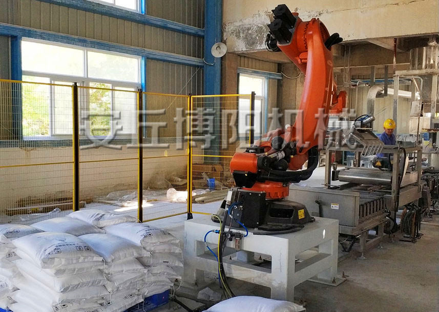 袋裝飼料自動(dòng)碼垛機(jī)的優(yōu)點(diǎn)是什么？