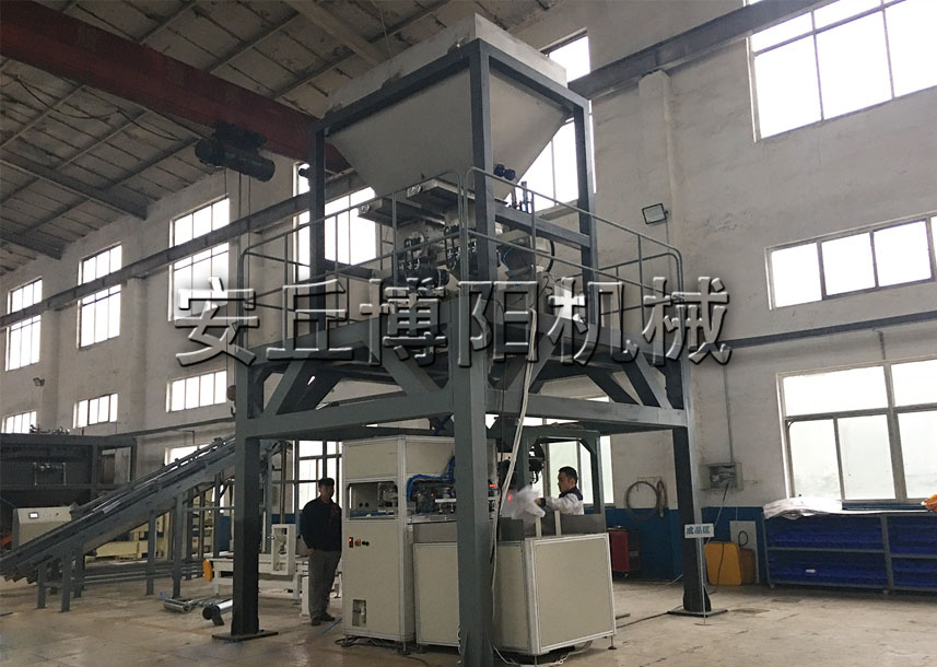 化肥全自動(dòng)包裝秤如何將工人從繁重的環(huán)境中解脫出來(lái)？