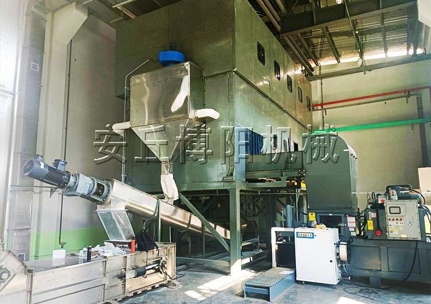 膨潤(rùn)土全自動(dòng)噸袋破袋機(jī)適用工況和行業(yè)是什么？