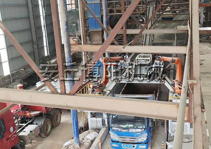 50kg水泥全自動(dòng)裝車(chē)機(jī)械手 全自動(dòng)裝車(chē)機(jī)的特點(diǎn)和優(yōu)勢(shì)