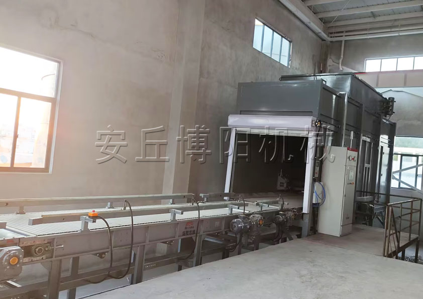 含鋅污泥全自動(dòng)噸袋破袋機(jī) 測(cè)切式噸袋拆包機(jī)客戶(hù)現(xiàn)場(chǎng)